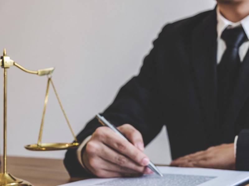 上海工伤律师视角：农村盖房包工头的工人受伤责任探究